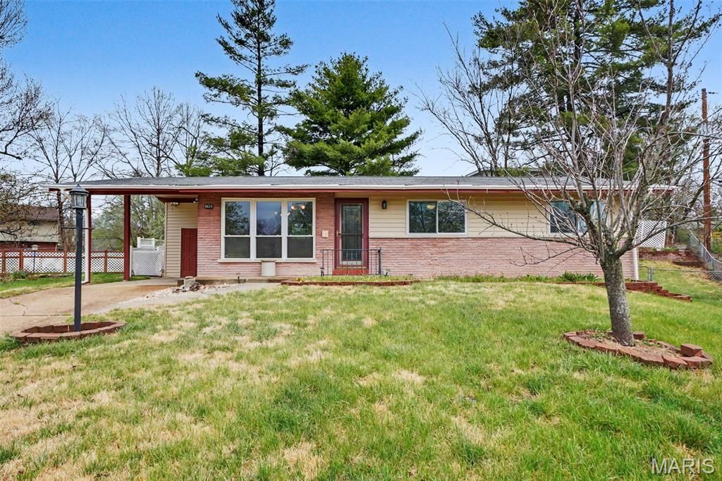 Photo of 9639 Crestfield Lane, St Louis, MO 63126 (MLS # 26002887)
