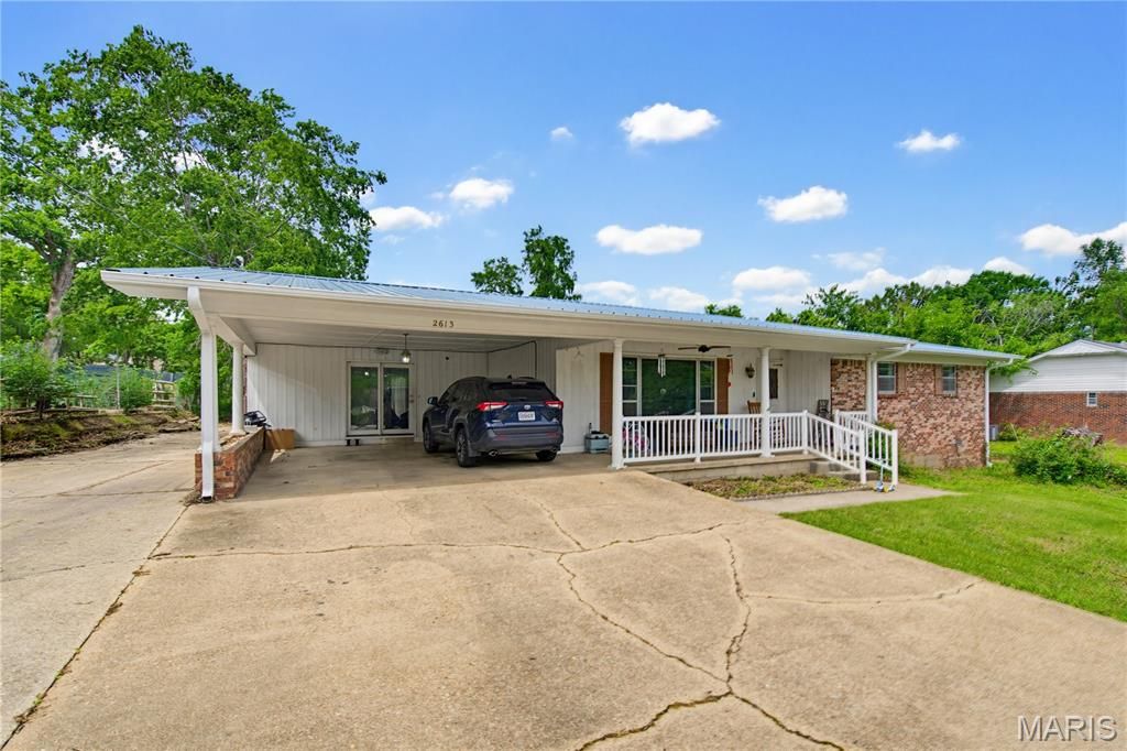 Photo of 2613 N 14th Street, Poplar Bluff, MO 63901 (MLS # 26027291)