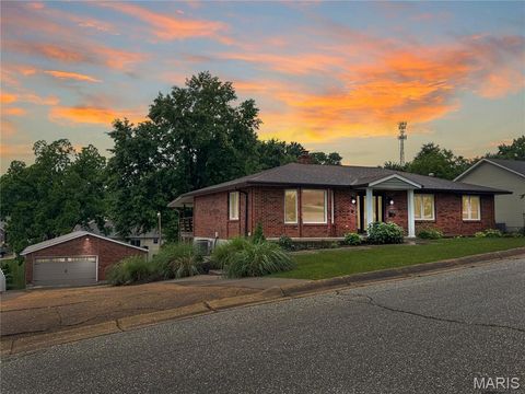 Photo of 1222 W 9th Street, Washington, MO 63090 (MLS # 26034408)