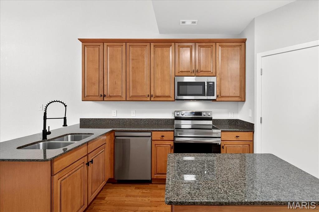 Kirkwood, Missouri 63122, United States, 1 Bedroom Bedrooms, ,2 BathroomsBathrooms,Residential,Active,202634