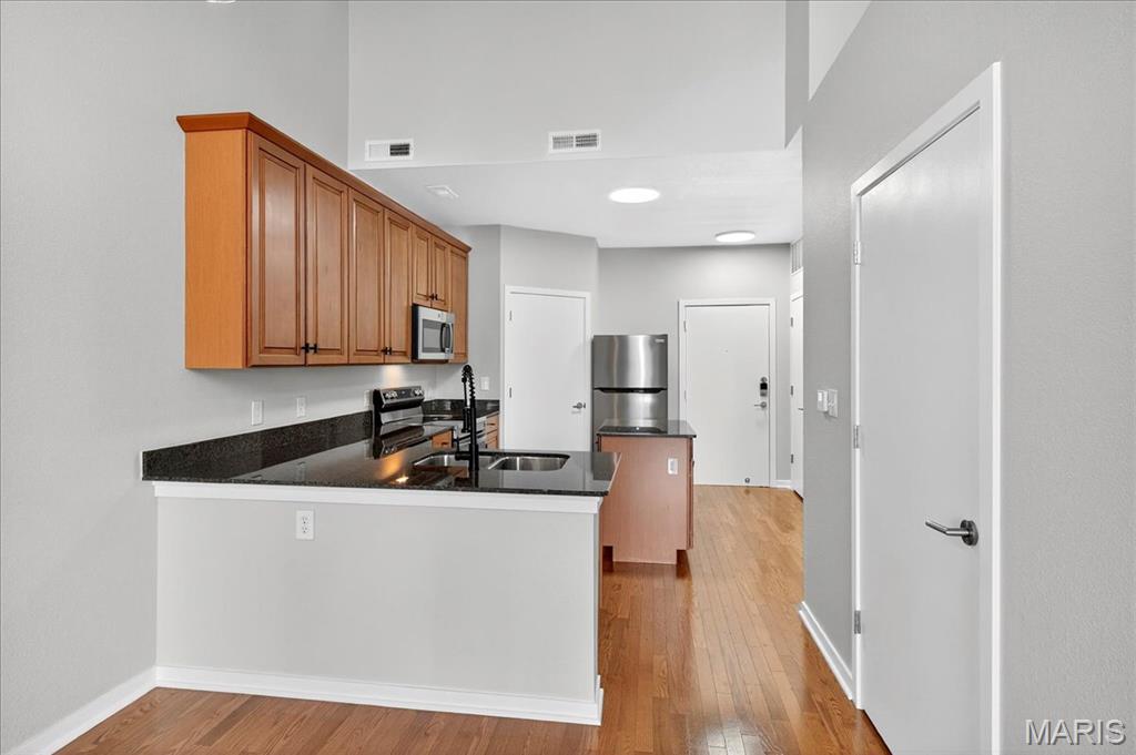 Kirkwood, Missouri 63122, United States, 1 Bedroom Bedrooms, ,2 BathroomsBathrooms,Residential,Active,202634