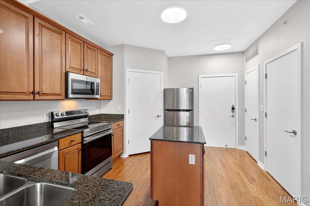 Kirkwood, Missouri 63122, United States, 1 Bedroom Bedrooms, ,2 BathroomsBathrooms,Residential,Active,202634