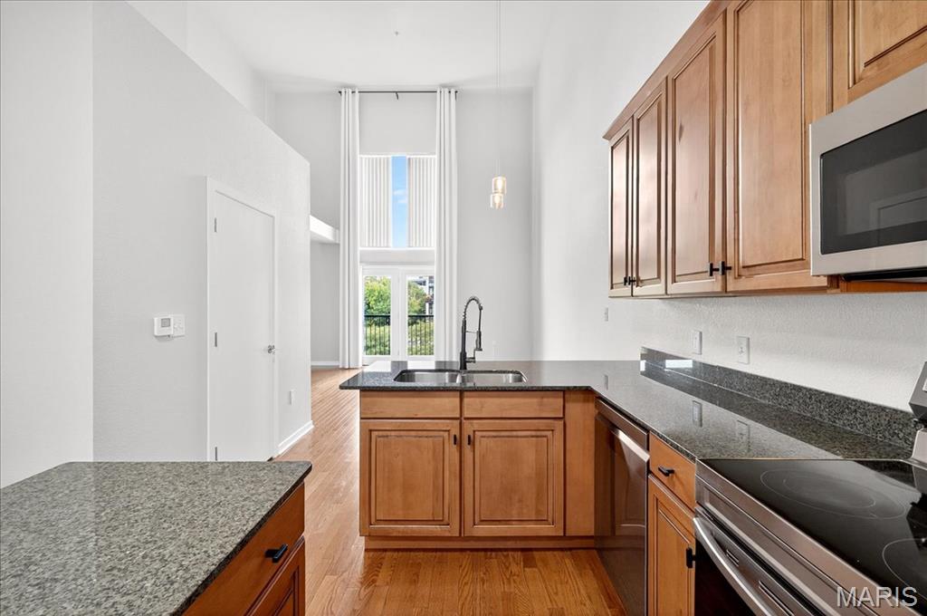 Kirkwood, Missouri 63122, United States, 1 Bedroom Bedrooms, ,2 BathroomsBathrooms,Residential,Active,202634