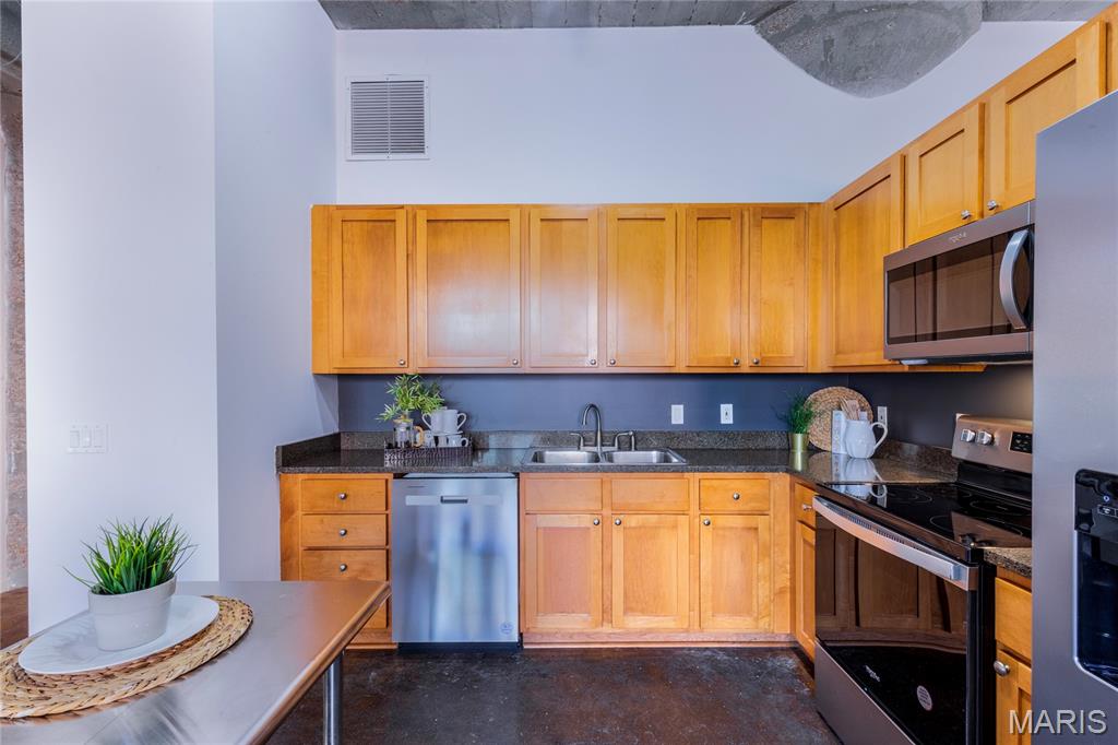 Lucas Lofts - Residential Lease