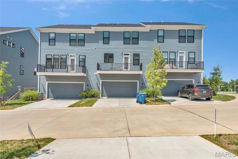 Tiny photo for 16507 Honey Locust Drive #303, Chesterfield, MO 63005 (MLS # 25075970)