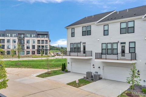 Tiny photo for 16507 Honey Locust Drive #303, Chesterfield, MO 63005 (MLS # 25075970)