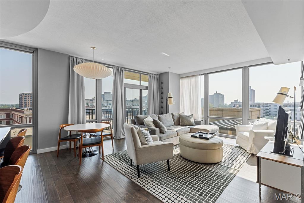 4909 Laclede Avenue 804