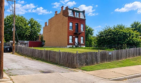 Photo of 2211 Shenandoah Avenue, St Louis, MO 63104 (MLS # 26058895)