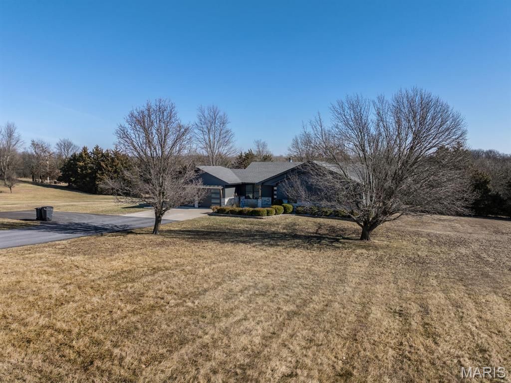 Photo of 11316 Dove Ridge, Hannibal, MO 63401 (MLS # 26004177)