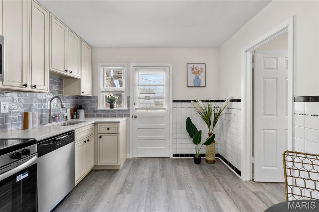 225 S Saint Charles Street