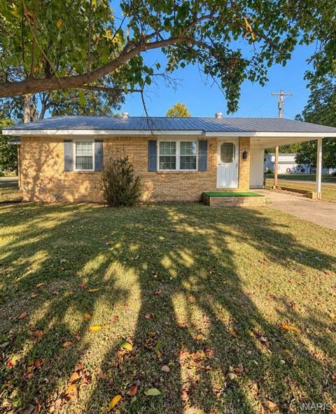 Photo of 414 Franklin AVE, Campbell, MO 63933 (MLS # 26068282)