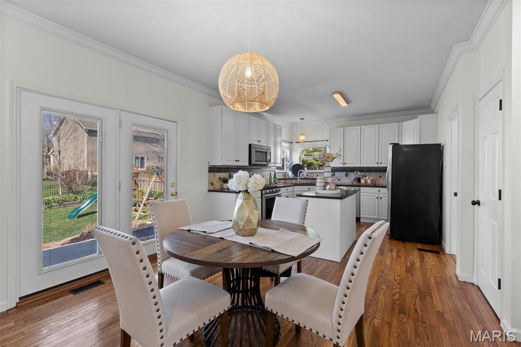 Twin Chimneys - Residential