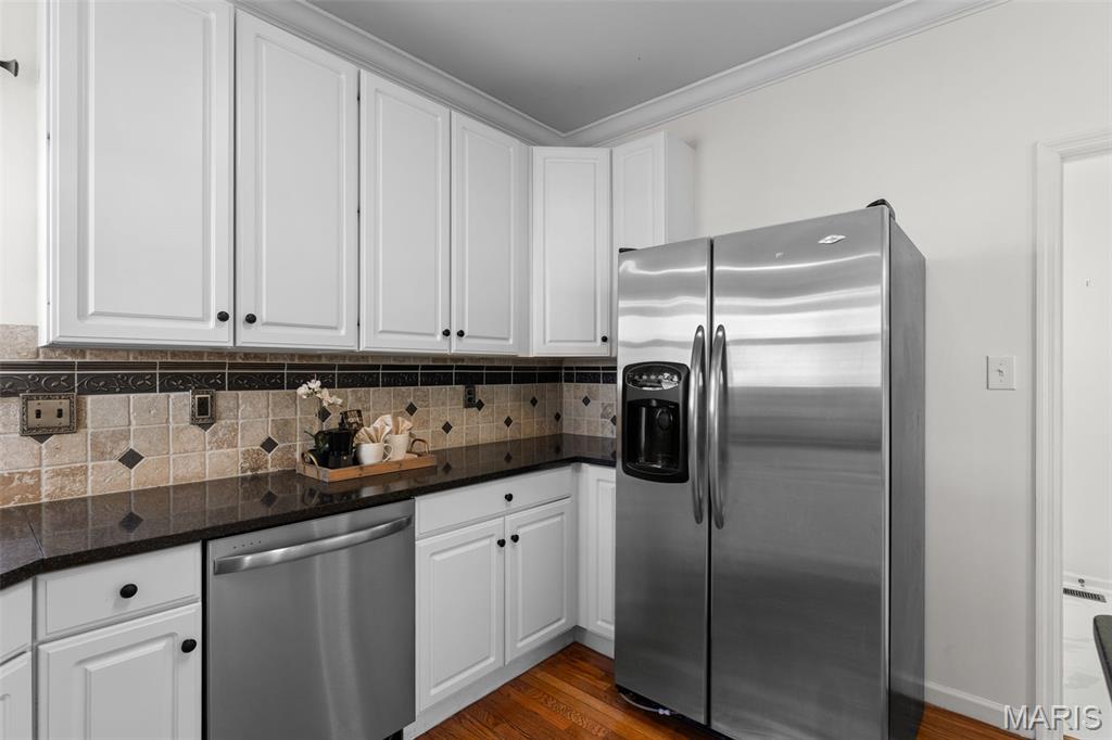 Twin Chimneys - Residential