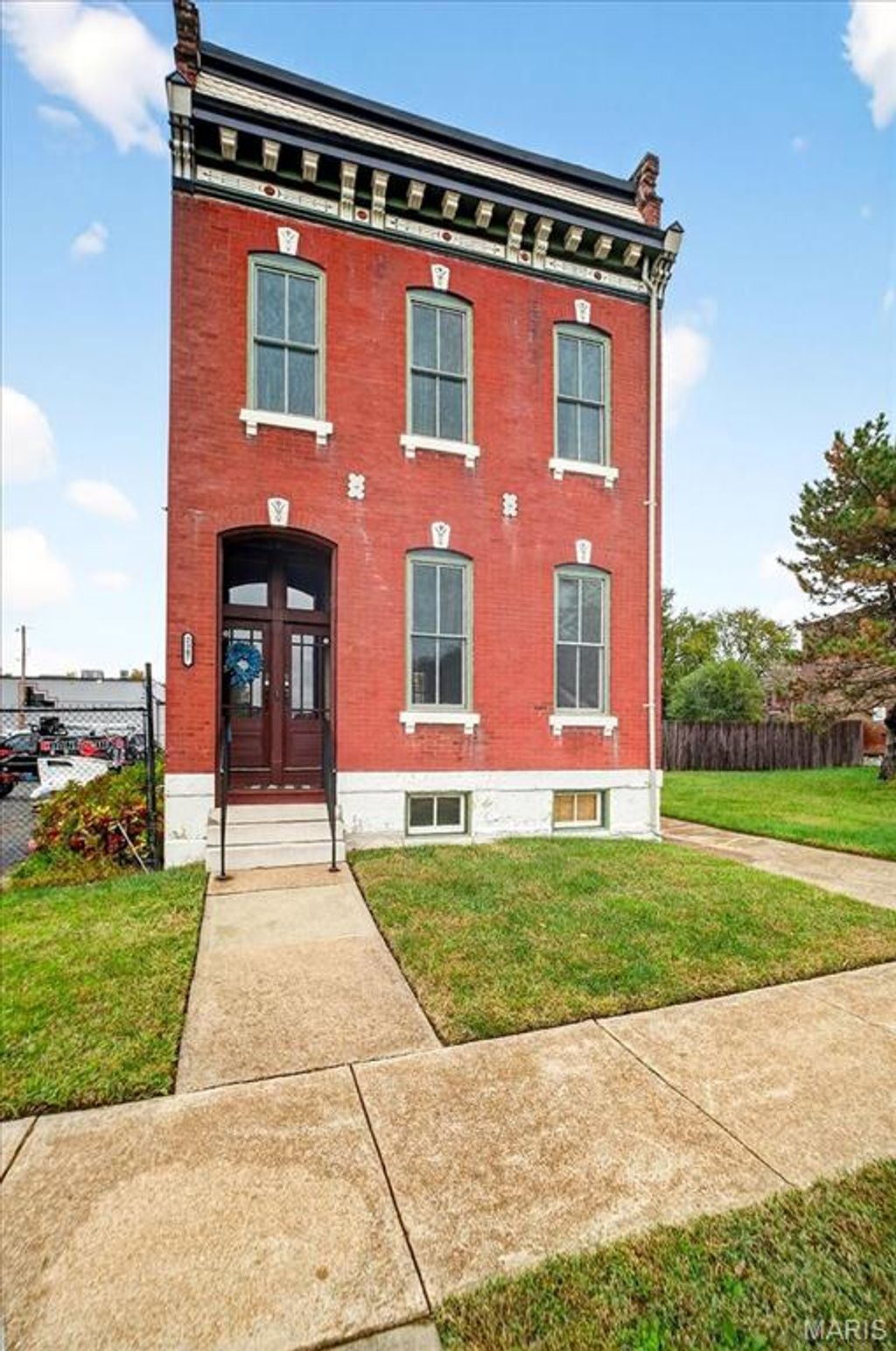 Photo of 2307 Sidney Street, St Louis, MO 63104 (MLS # 25073452)