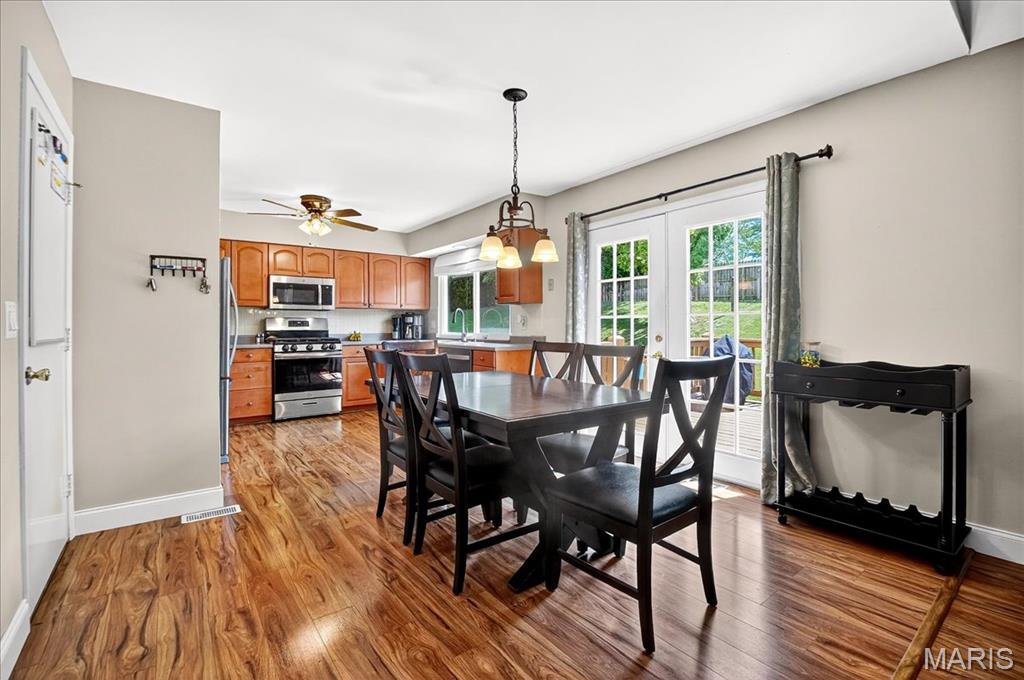 St Peters, Missouri 63376, United States, 3 Bedrooms Bedrooms, ,2 BathroomsBathrooms,Residential,Pending,203895