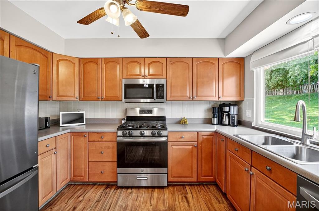 St Peters, Missouri 63376, United States, 3 Bedrooms Bedrooms, ,2 BathroomsBathrooms,Residential,Pending,203895