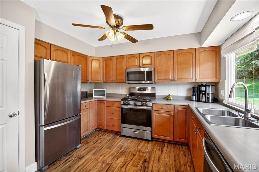 St Peters, Missouri 63376, United States, 3 Bedrooms Bedrooms, ,2 BathroomsBathrooms,Residential,Pending,203895