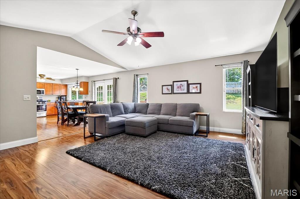 St Peters, Missouri 63376, United States, 3 Bedrooms Bedrooms, ,2 BathroomsBathrooms,Residential,Pending,203895