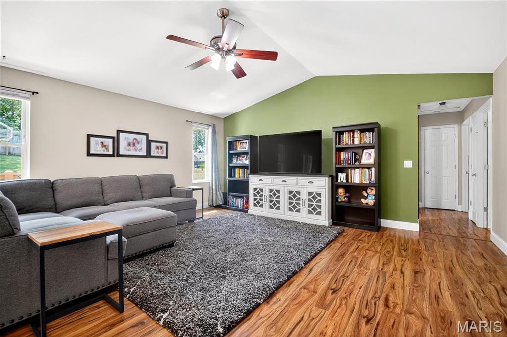 St Peters, Missouri 63376, United States, 3 Bedrooms Bedrooms, ,2 BathroomsBathrooms,Residential,Pending,203895