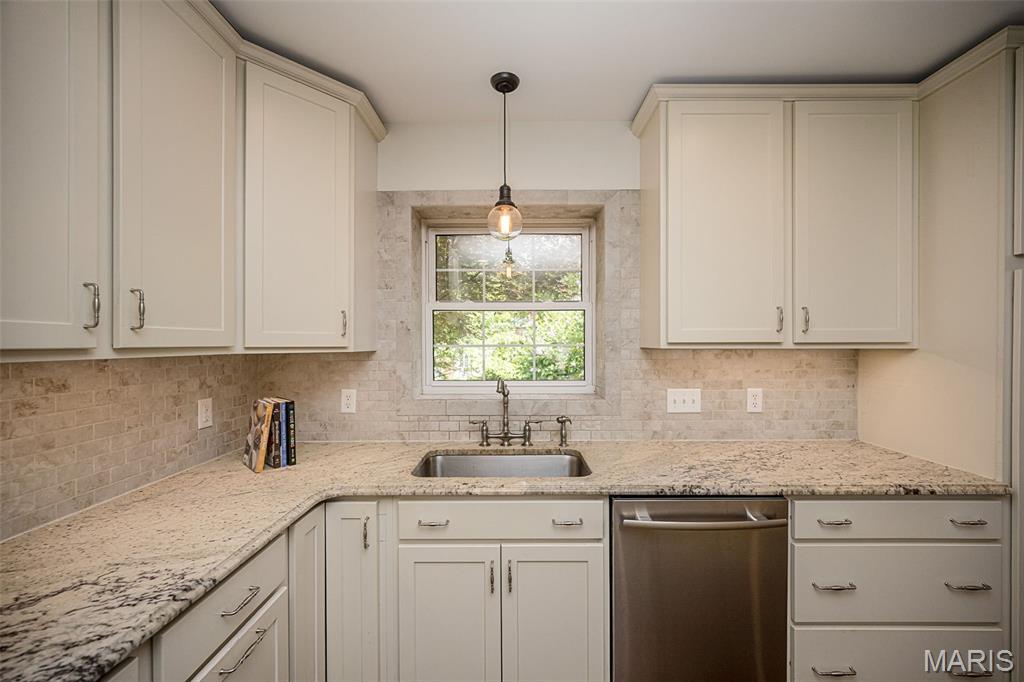 Kingston Manor - Residential