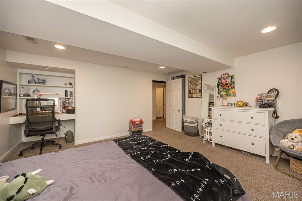 Kingston Manor - Residential