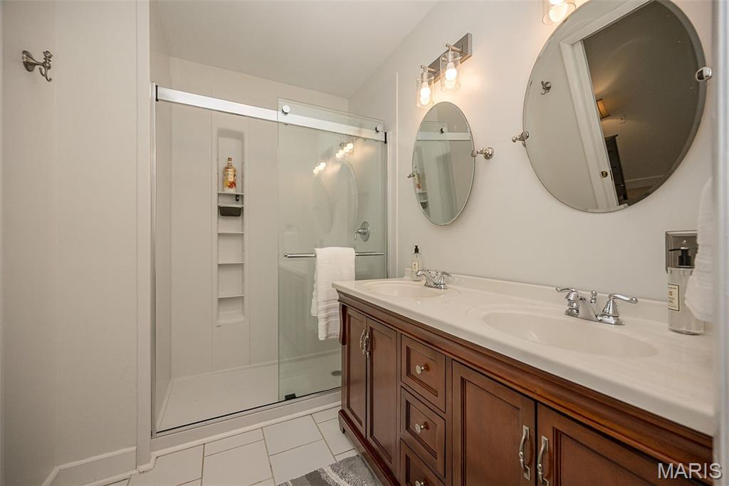 Kingston Manor - Residential