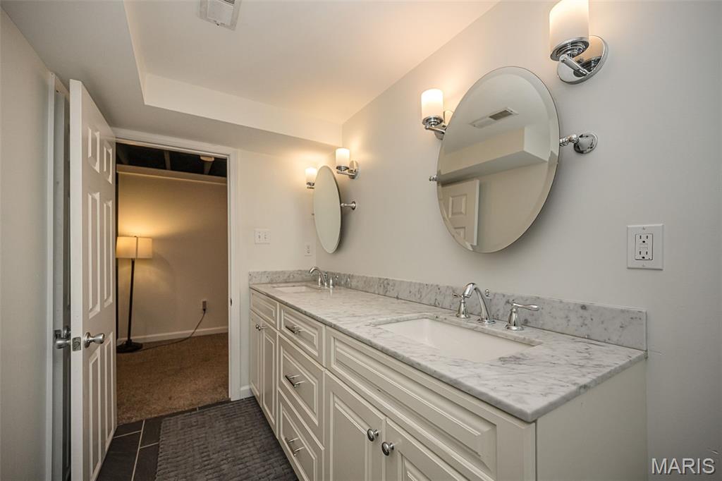 Kingston Manor - Residential