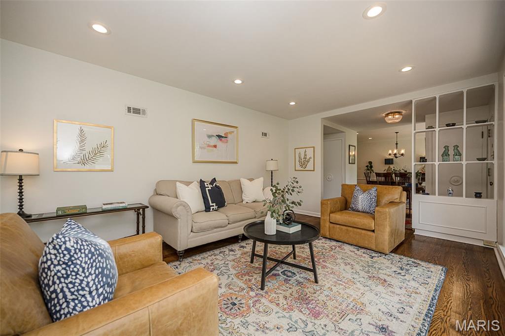 Kingston Manor - Residential