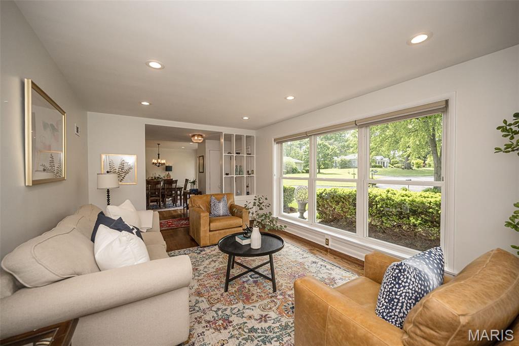 Kingston Manor - Residential