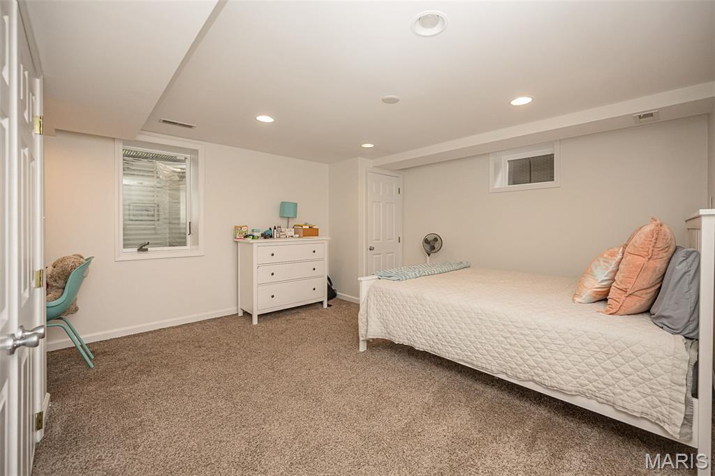 Kingston Manor - Residential