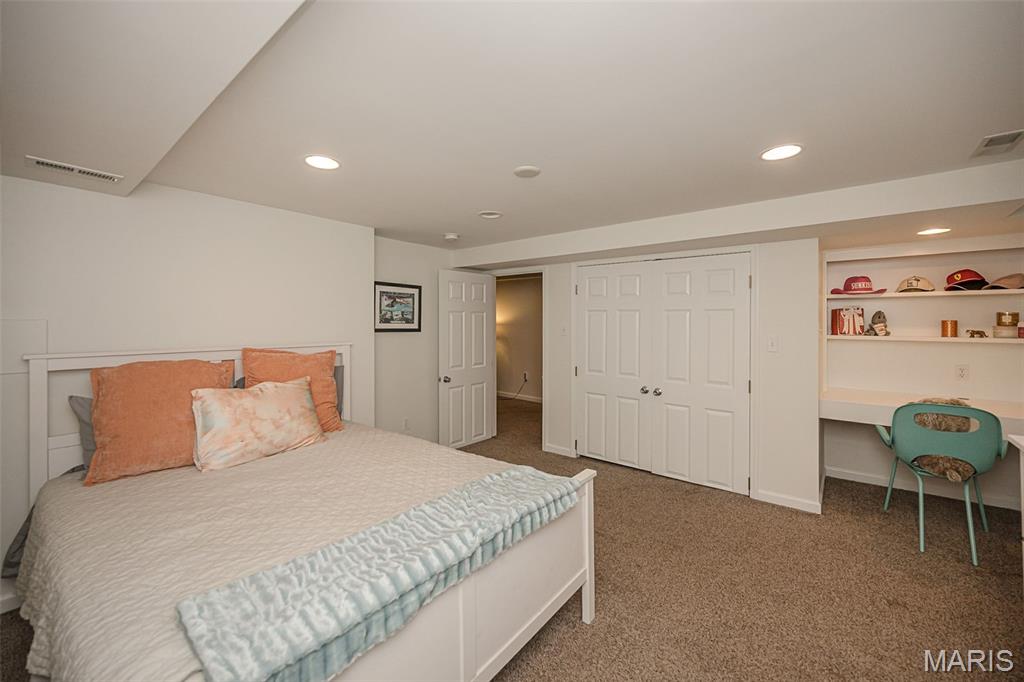 Kingston Manor - Residential