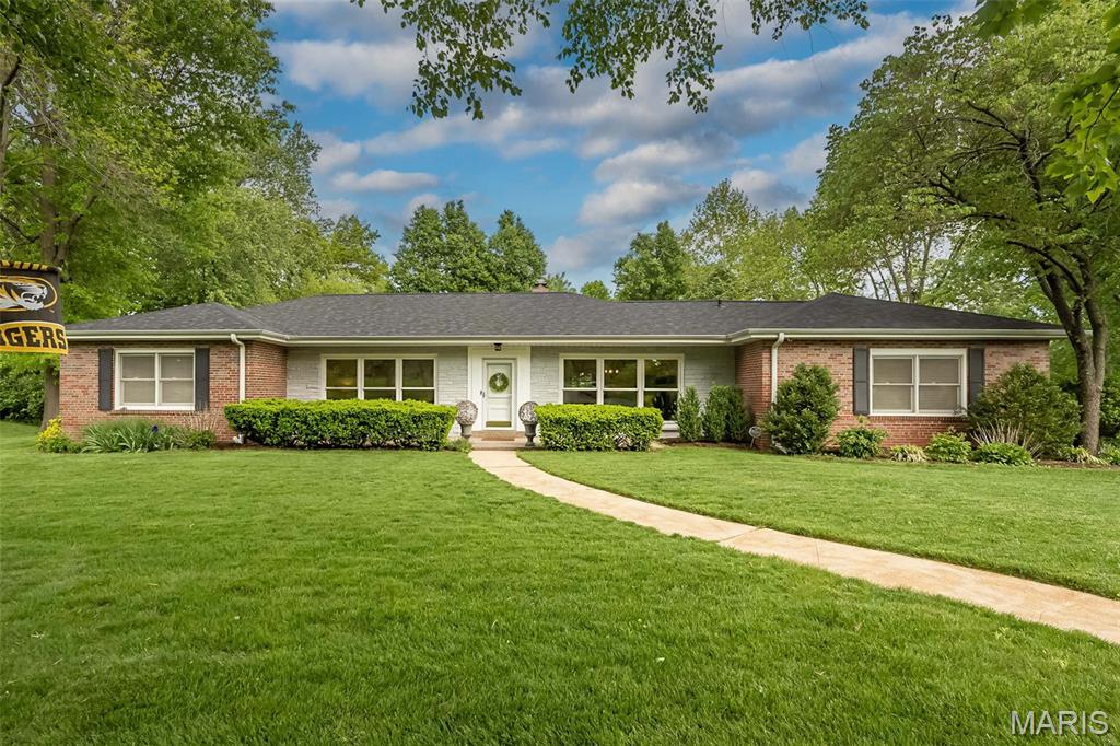 Kingston Manor - Residential