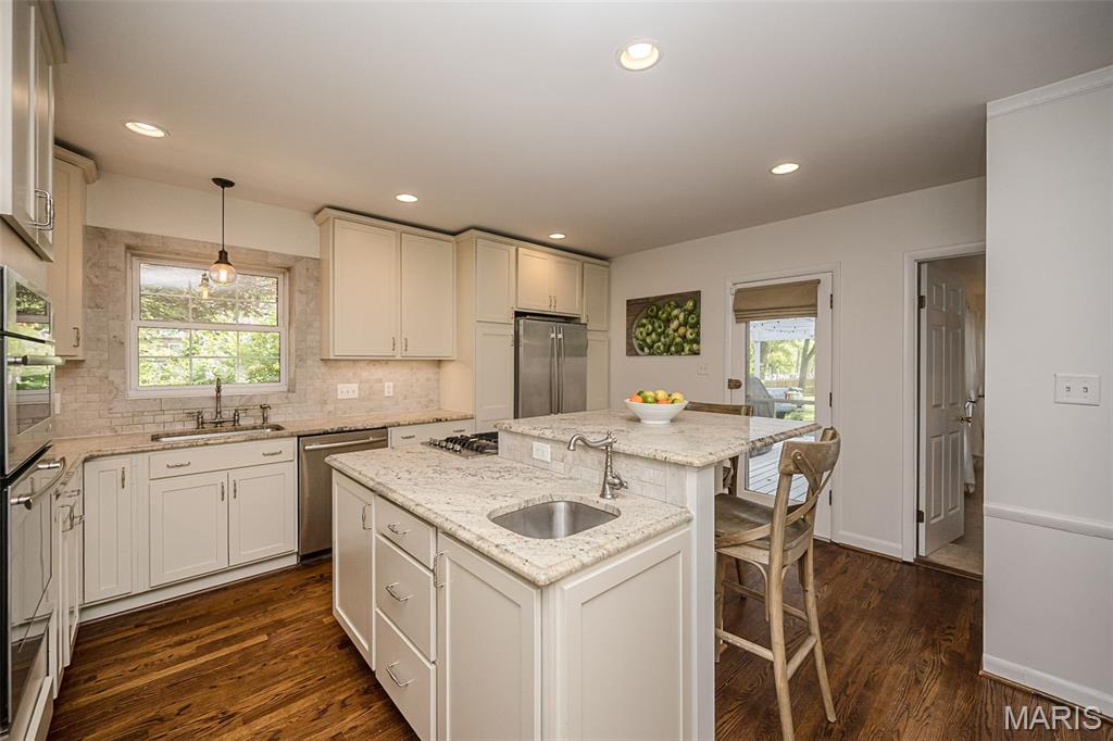 Kingston Manor - Residential