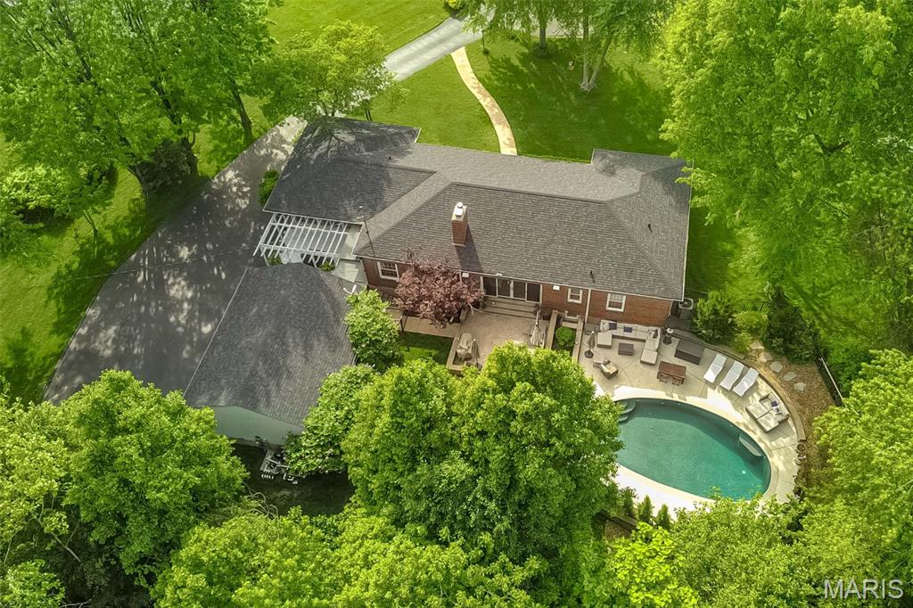 Kingston Manor - Residential