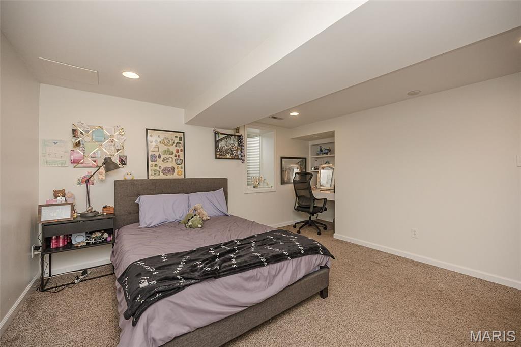 Kingston Manor - Residential