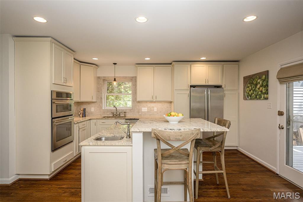 Kingston Manor - Residential