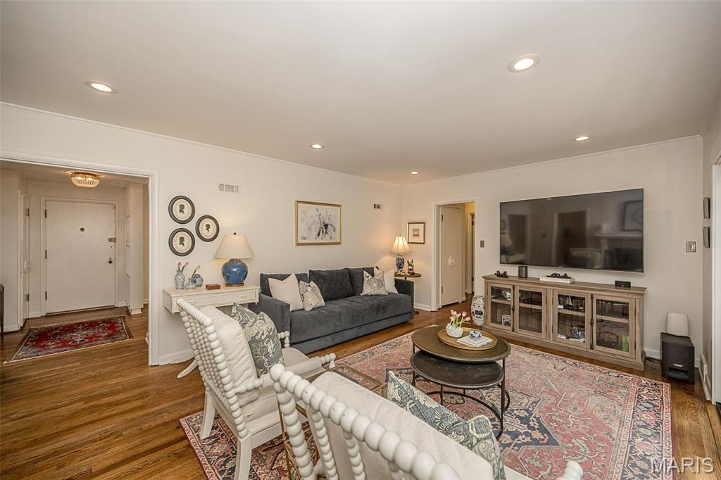 Kingston Manor - Residential