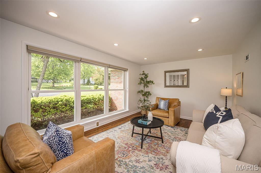 Kingston Manor - Residential