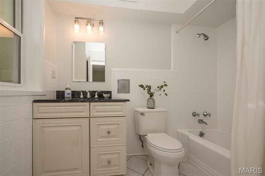 Kingston Manor - Residential