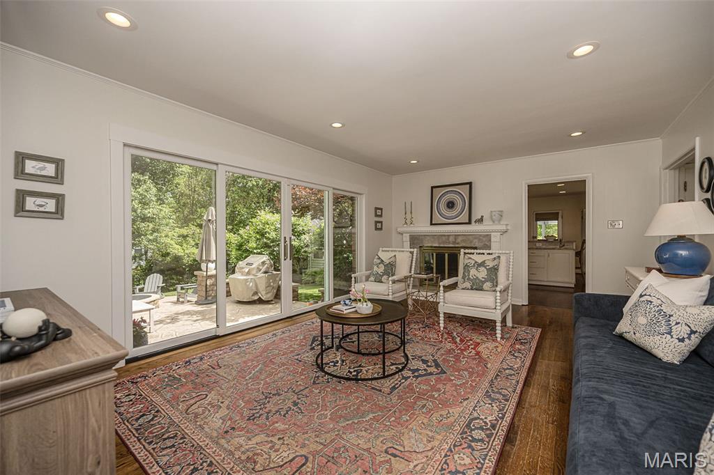 Kingston Manor - Residential