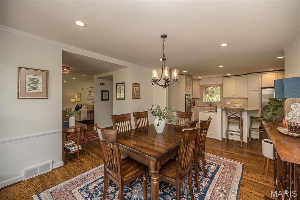 Kingston Manor - Residential