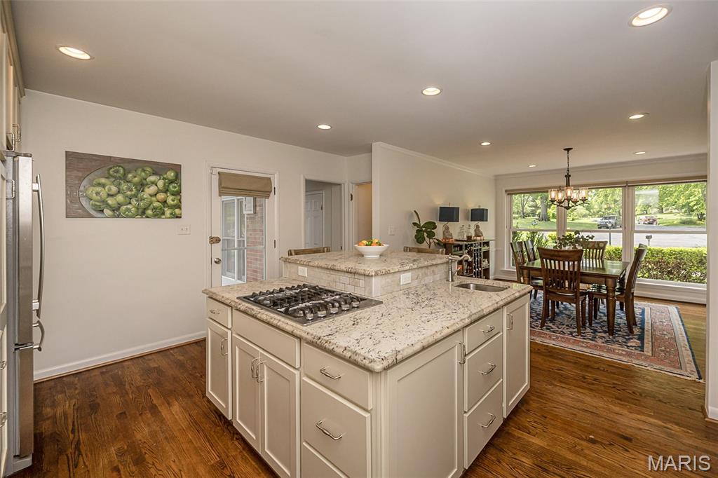 Kingston Manor - Residential