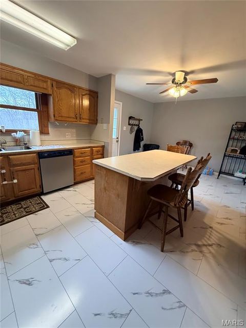 Tiny photo for 5 N Penn Street, Bowling Green, MO 63334 (MLS # 26013063)