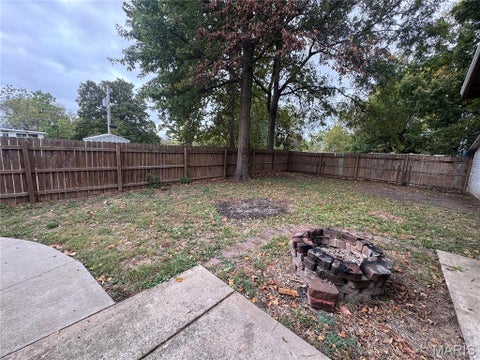 Tiny photo for 305 W Walnut Street, Winfield, MO 63389 (MLS # 26065808)