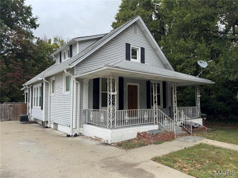 Tiny photo for 305 W Walnut Street, Winfield, MO 63389 (MLS # 26065808)