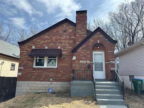 Photo of 2122 Rosebud Avenue, Hillsdale, MO 63121 (MLS # 26011440)