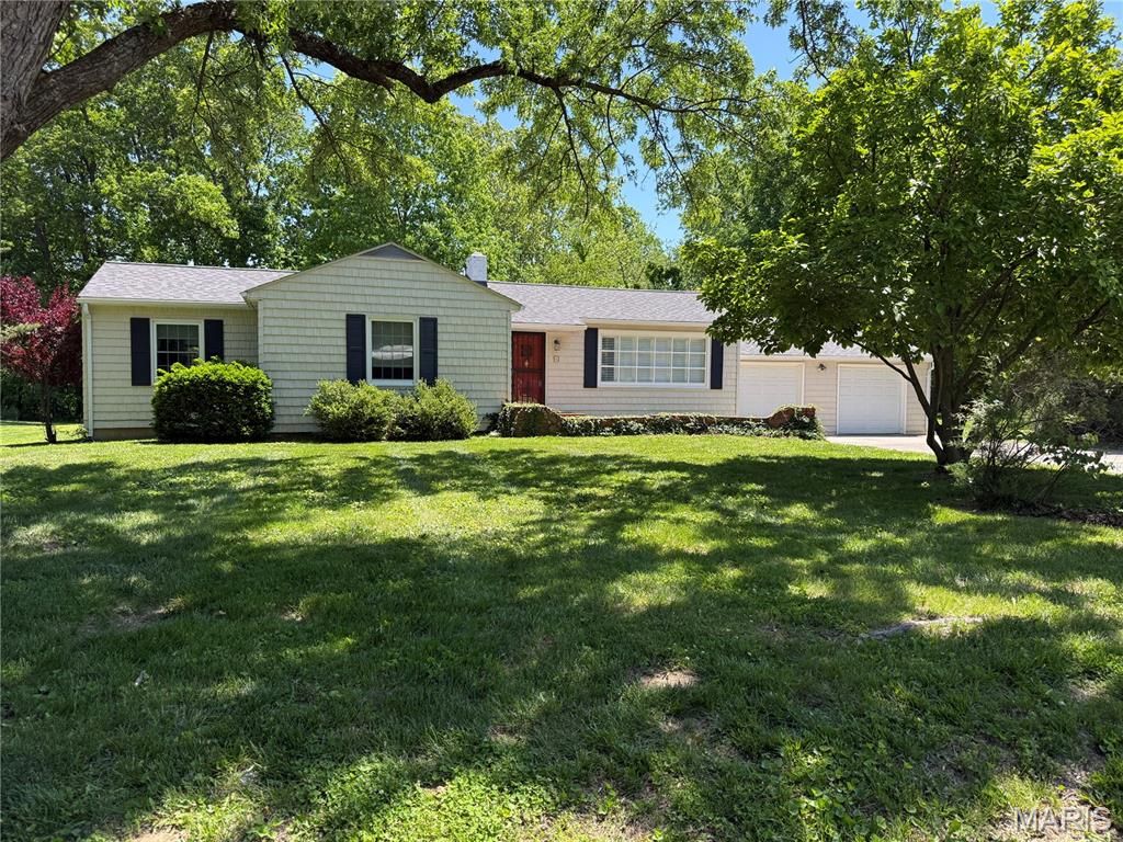 Photo of 6 Riverpoint Road, Hannibal, MO 63401 (MLS # 26028063)