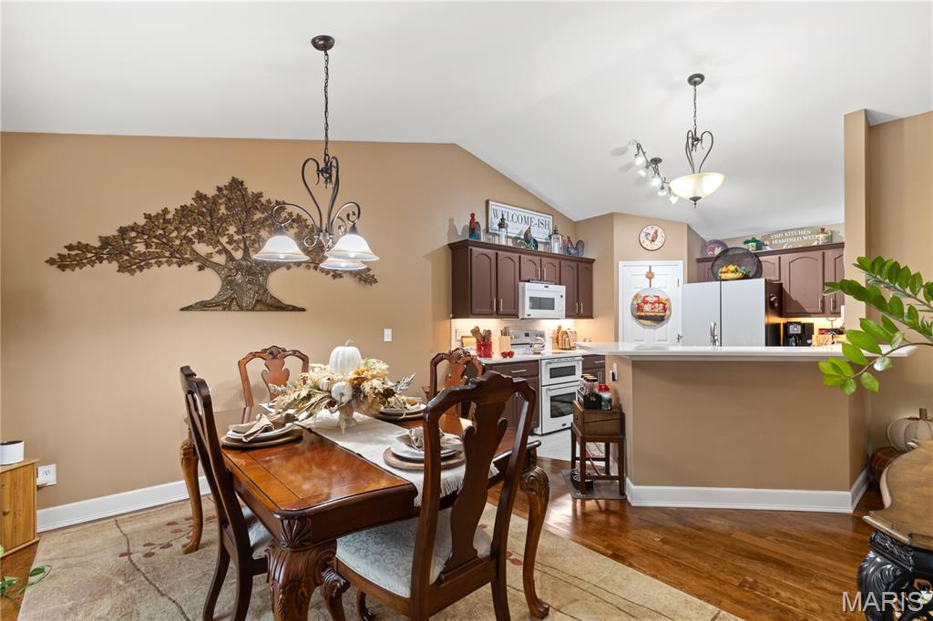 St Peters, Missouri 63376, United States, 3 Bedrooms Bedrooms, ,2 BathroomsBathrooms,Residential,Pending,202775