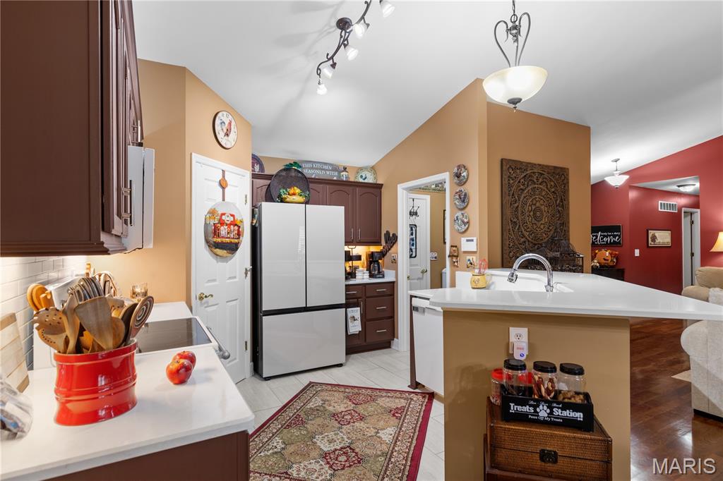 St Peters, Missouri 63376, United States, 3 Bedrooms Bedrooms, ,2 BathroomsBathrooms,Residential,Pending,202775