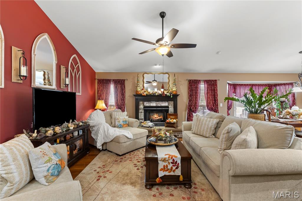 St Peters, Missouri 63376, United States, 3 Bedrooms Bedrooms, ,2 BathroomsBathrooms,Residential,Pending,202775